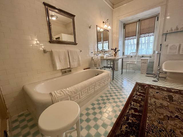 Bathroom Rugs: The Perfect Addition to Your Bathroom Decor